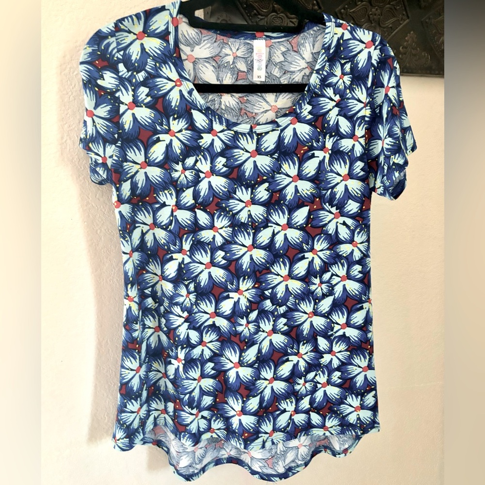 Lula roe blue floral t-shirt xs